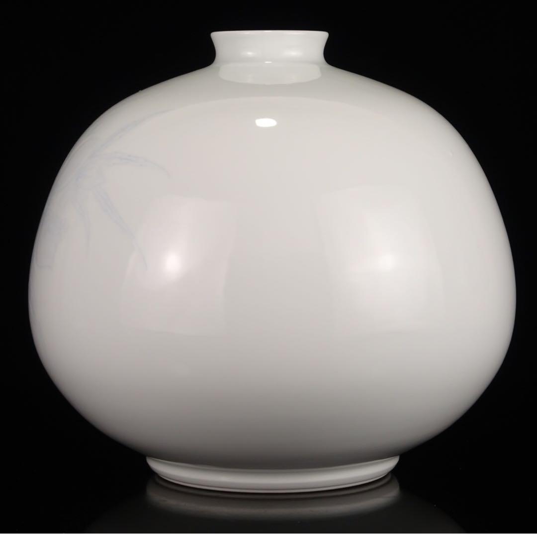 人間国宝 井上萬二 本人作 白磁 染彫 花文 壷 丸壷 花瓶 花器 花入