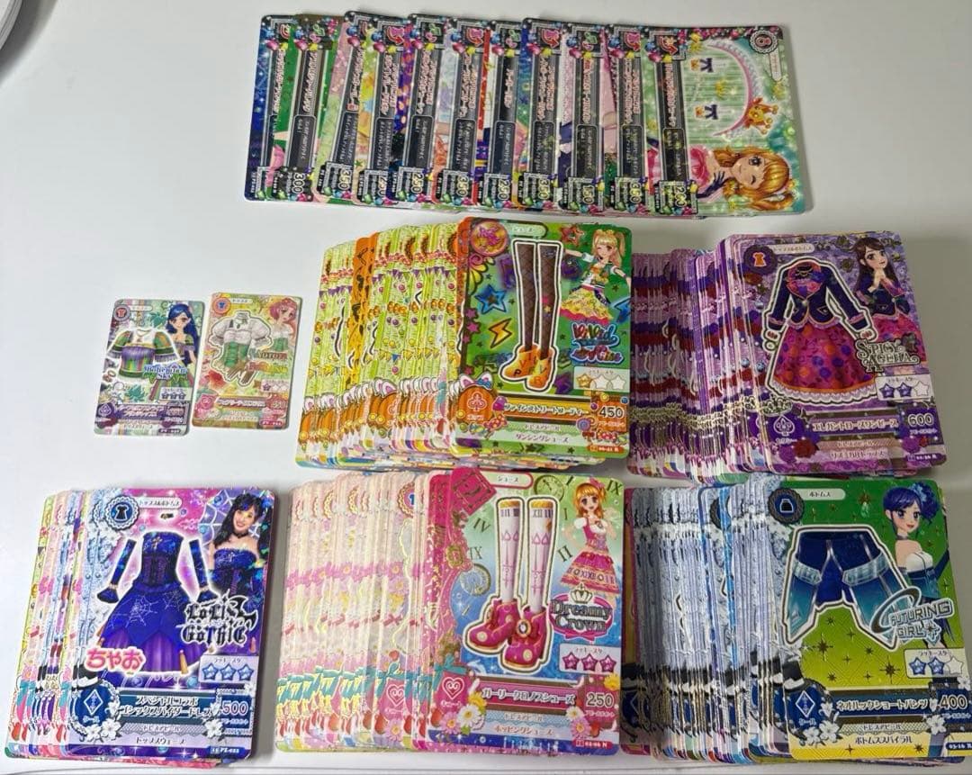 アイカツカード200枚以上まとめ売り アイカツカード 数種類 1枚の通販 Mia（421801432） | magi