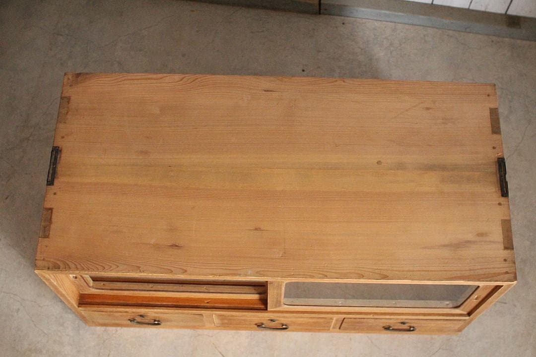 味のある古いガラス戸棚×木製小引き出し3杯　食器棚　収納　古家具　古民家