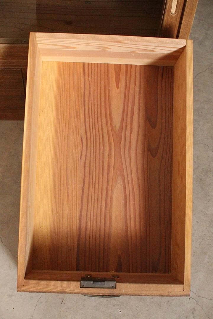 味のある古いガラス戸棚×木製小引き出し3杯　食器棚　収納　古家具　古民家