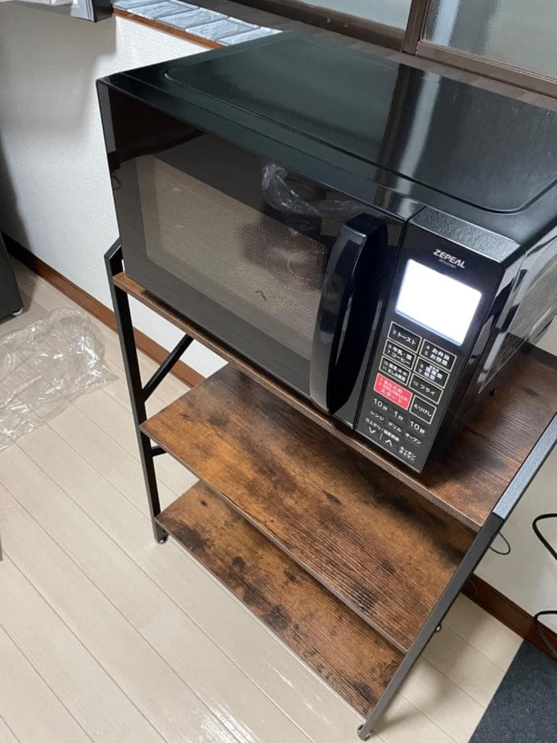 モダンデザインと耐久性を兼ね備えた多機能収納　4段　ラック