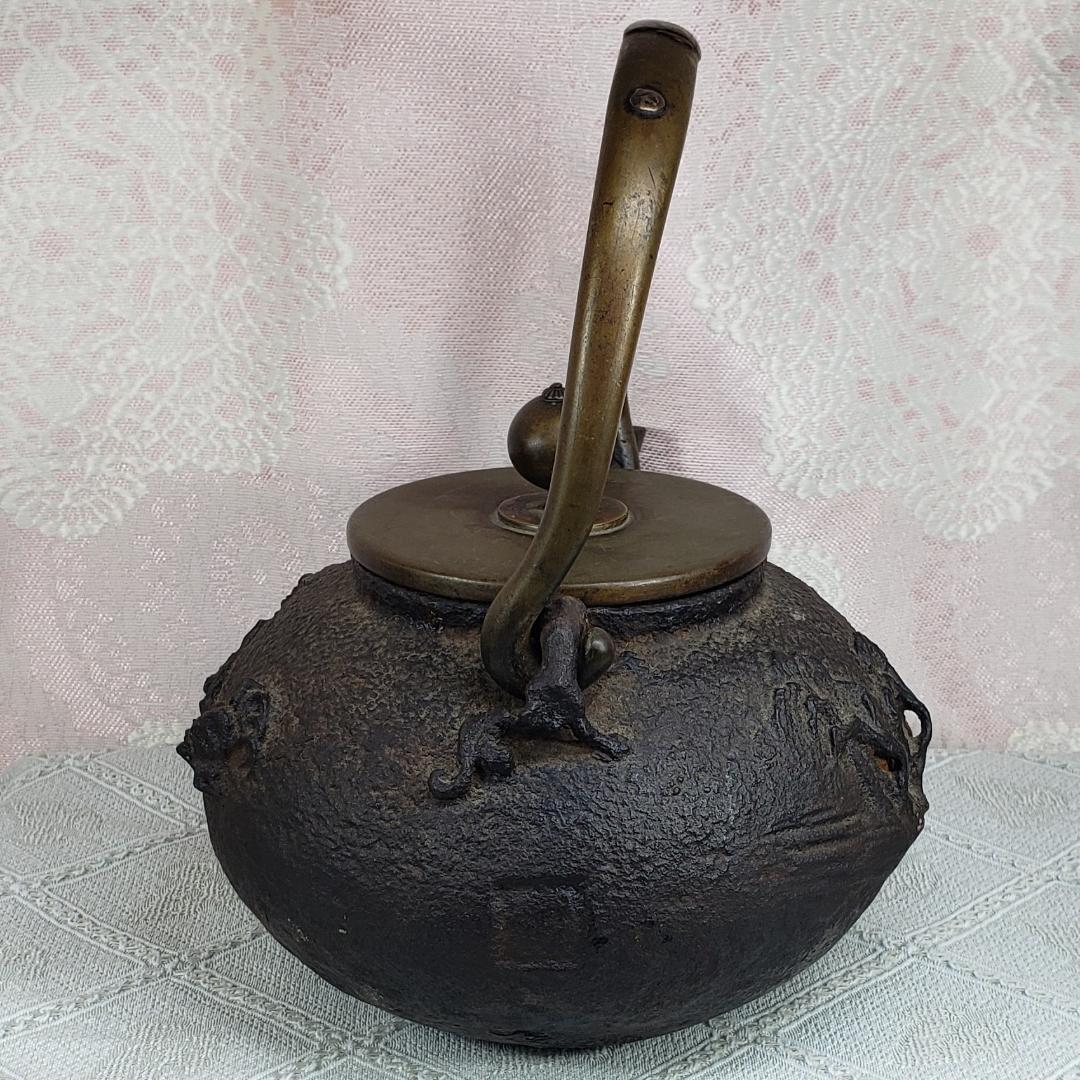 ◇『亀文堂 日本梅泉 岩柳葦蟹図平丸鉄瓶』◇検）龍文堂 金寿堂 安之介