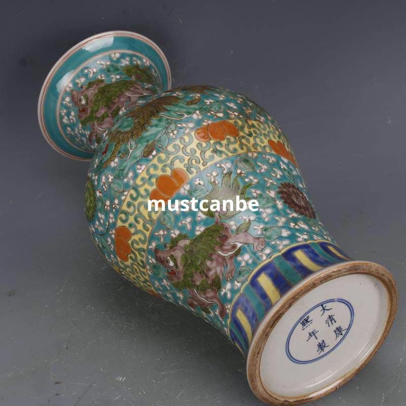 清康熙緑地着花獅子紋魚尾瓶 景徳鎮 陶磁器 装飾品 現代工芸品 美術品