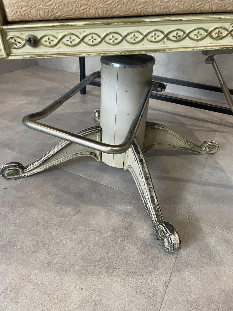 引き取り希望タカラベルモンテ椅子　アンティーク　猫脚　カット椅子サロンチェア