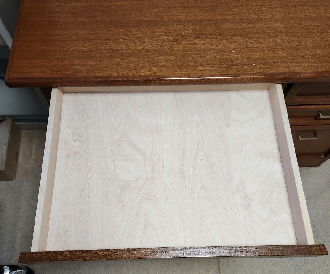 縁起物　カリモク学習机　旧帝大医学部教授が代々執務机として使用　デスク