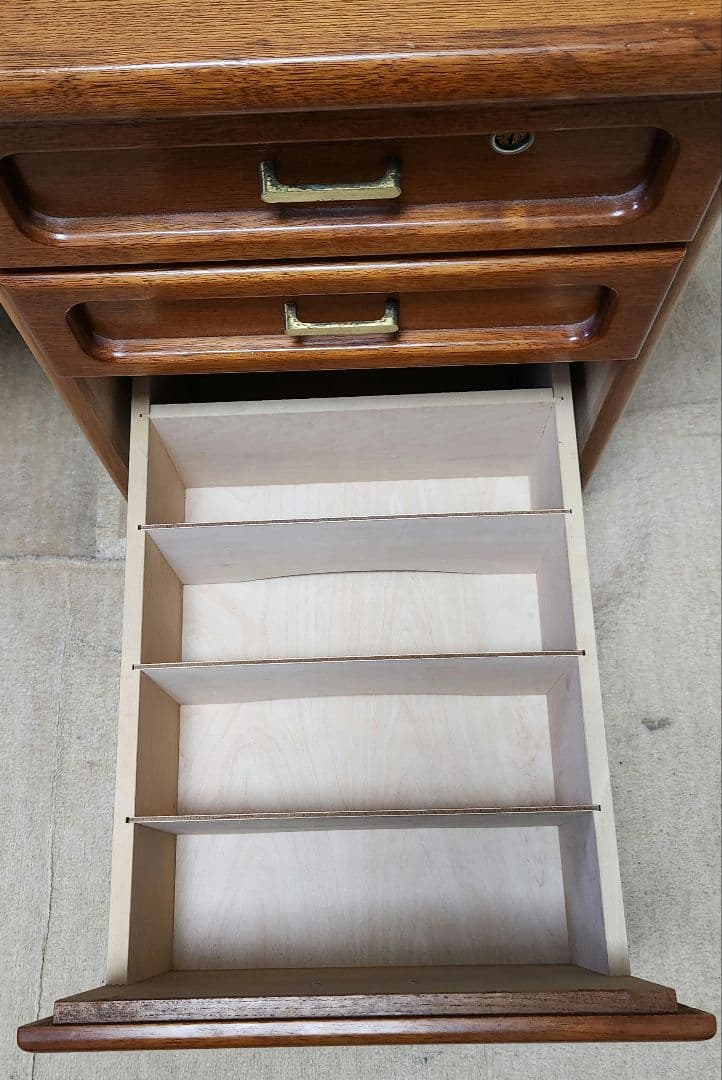 縁起物　カリモク学習机　旧帝大医学部教授が代々執務机として使用　デスク