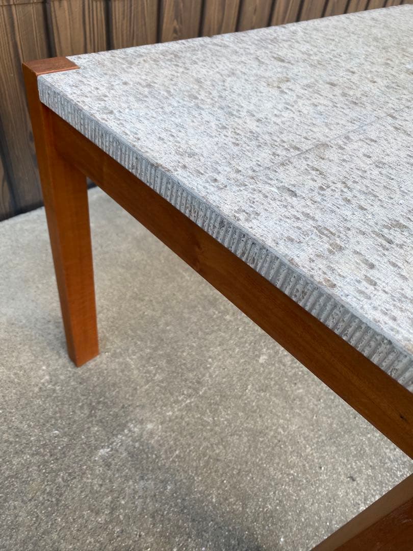 北の住まい設計社　センターテーブル　コンクリート　石材　ローテーブル