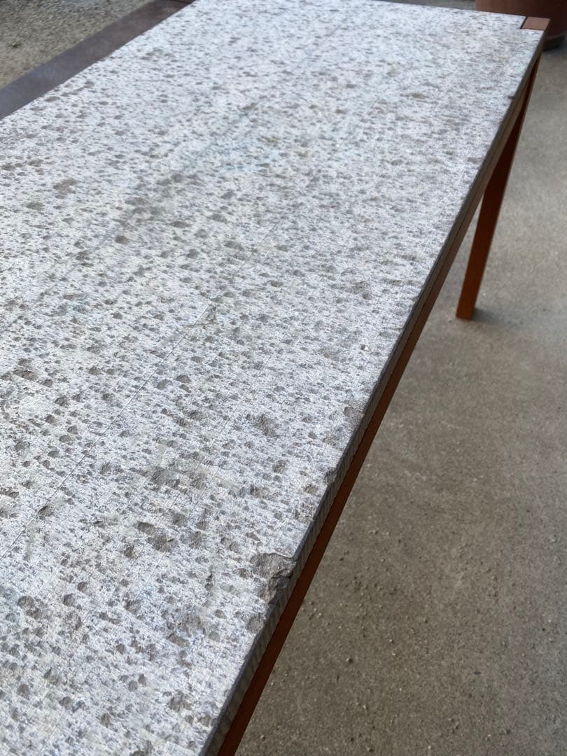 北の住まい設計社　センターテーブル　コンクリート　石材　ローテーブル