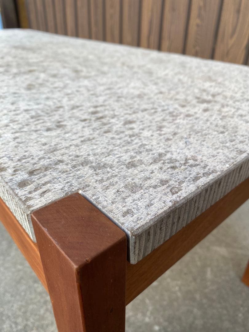 北の住まい設計社　センターテーブル　コンクリート　石材　ローテーブル