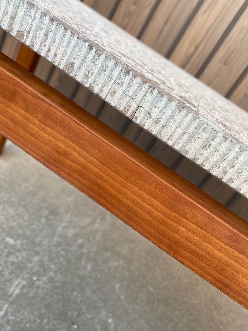 北の住まい設計社　センターテーブル　コンクリート　石材　ローテーブル