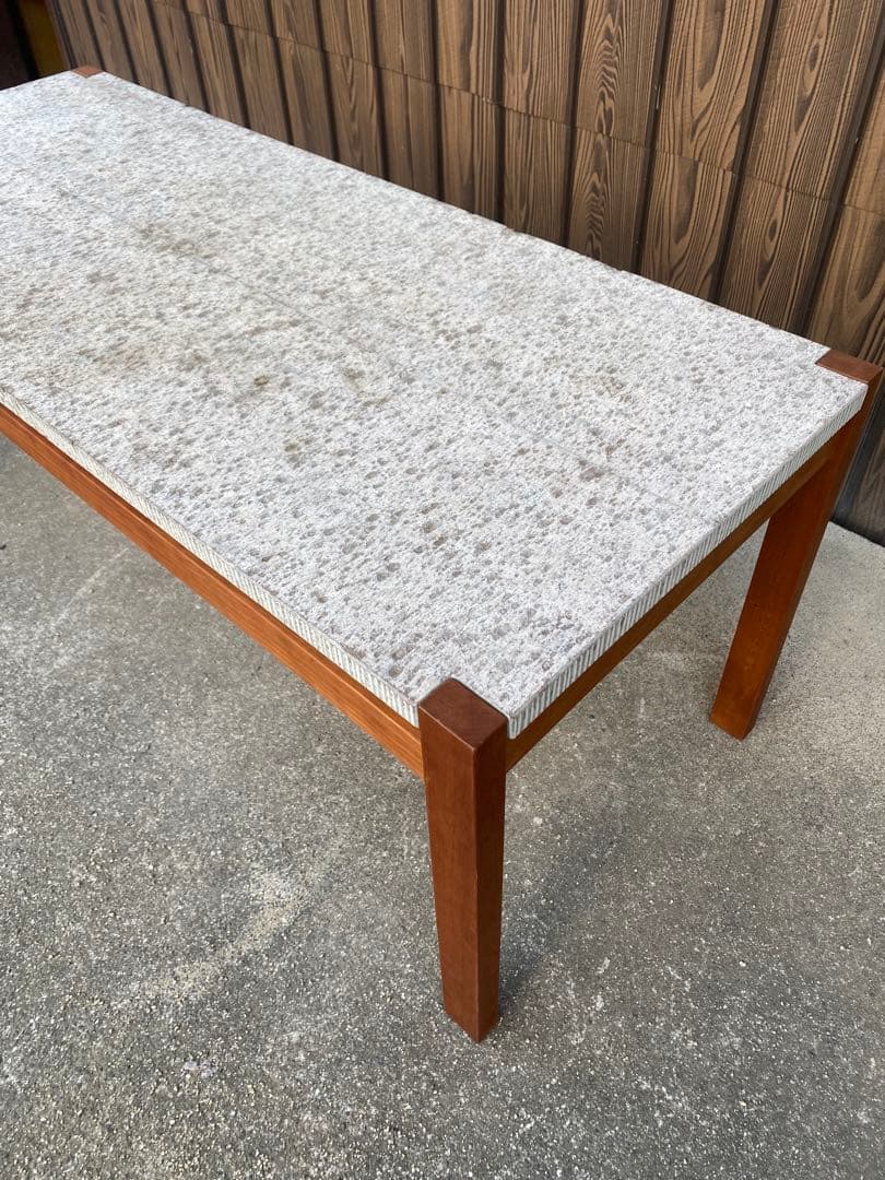 北の住まい設計社　センターテーブル　コンクリート　石材　ローテーブル