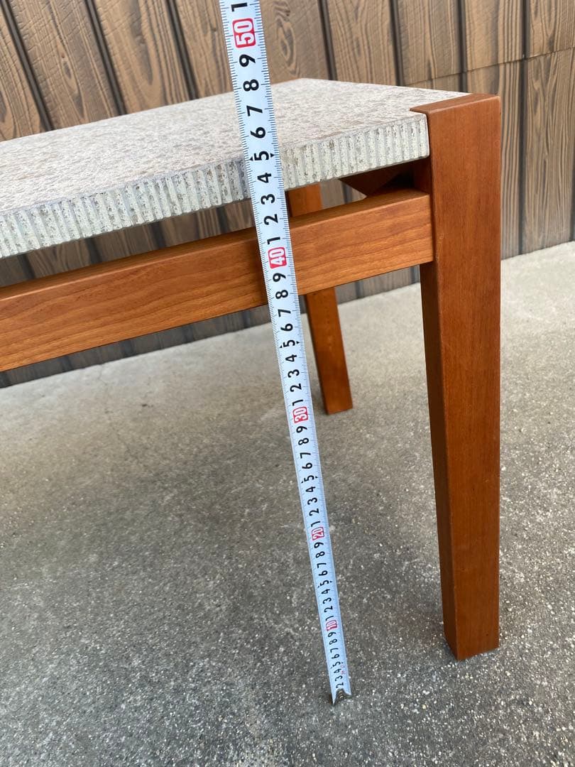 北の住まい設計社　センターテーブル　コンクリート　石材　ローテーブル