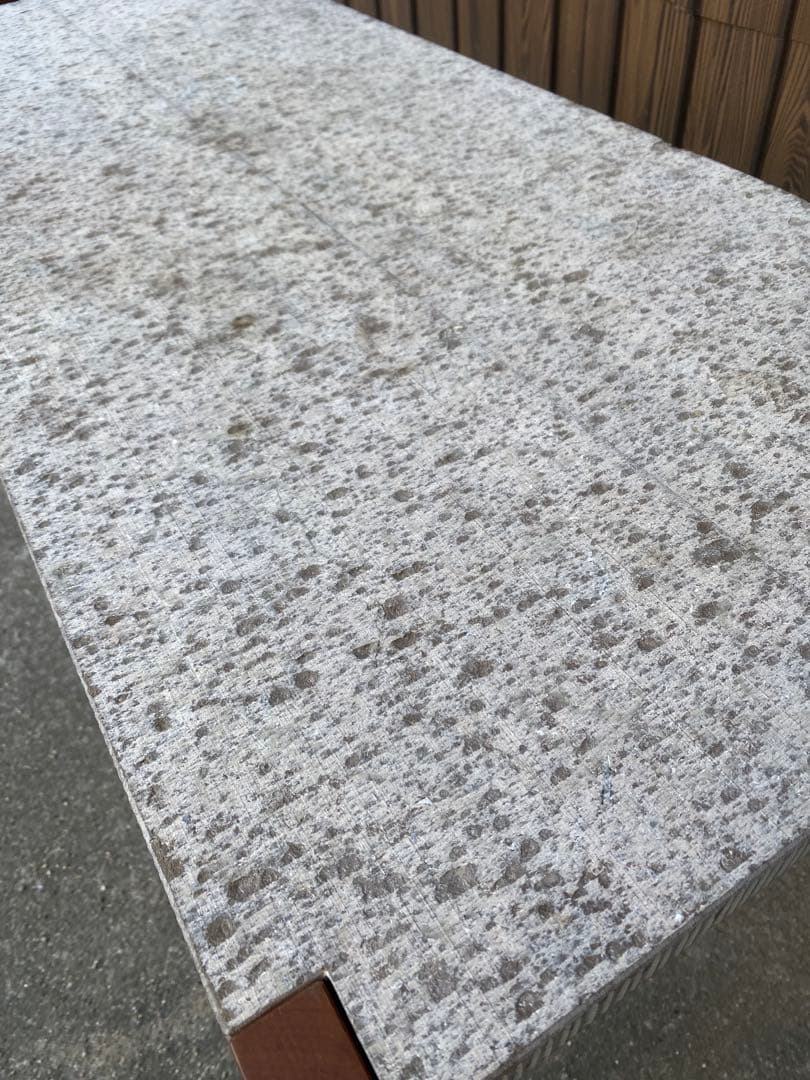 北の住まい設計社　センターテーブル　コンクリート　石材　ローテーブル