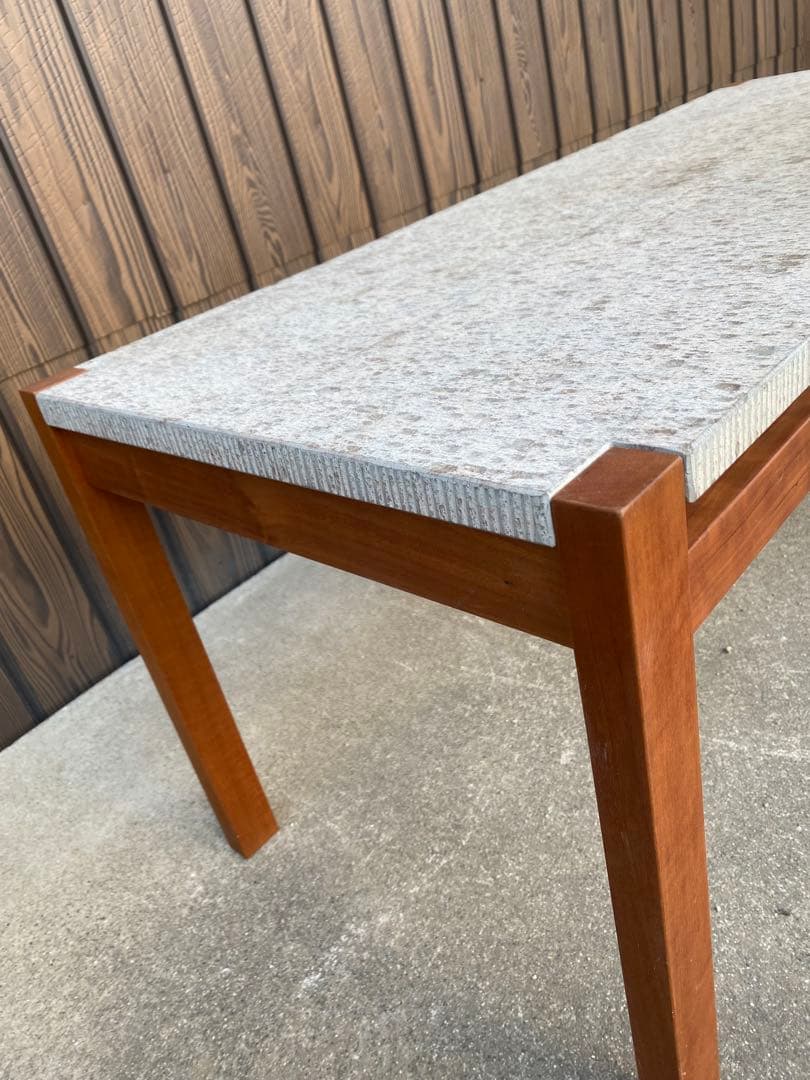 北の住まい設計社　センターテーブル　コンクリート　石材　ローテーブル