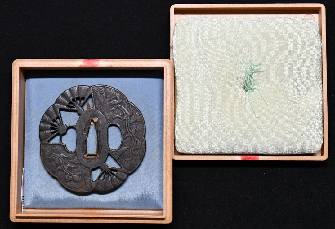 保存刀装具鑑定書 無銘 正阿弥 扇透雨龍図鐔 鍔 - メルカリ