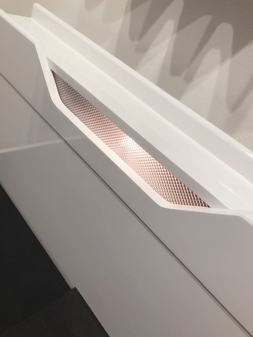 ホワイトベッド 引出5箇所LEDライト付き　店じまいセールで半額11万円で購入