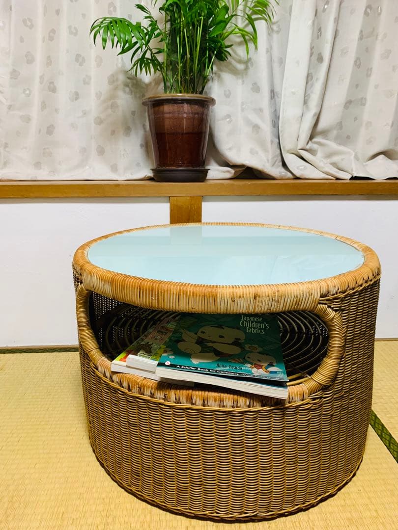 レトロ モダン なデザイン ラタンテーブル