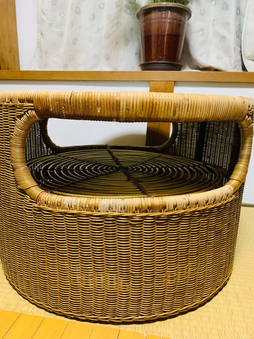 レトロ モダン なデザイン ラタンテーブル