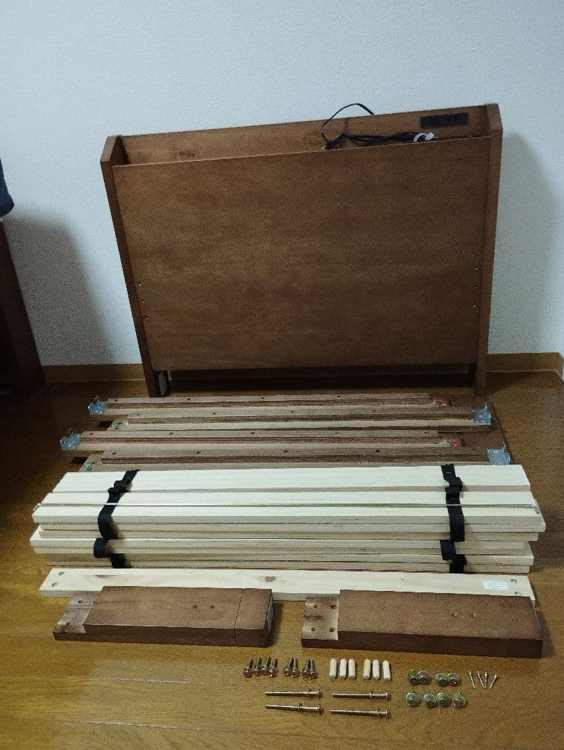 【引取(大阪)】ニトリシングルベッドフレーム　高さ二段階調整 コンセント棚付き①