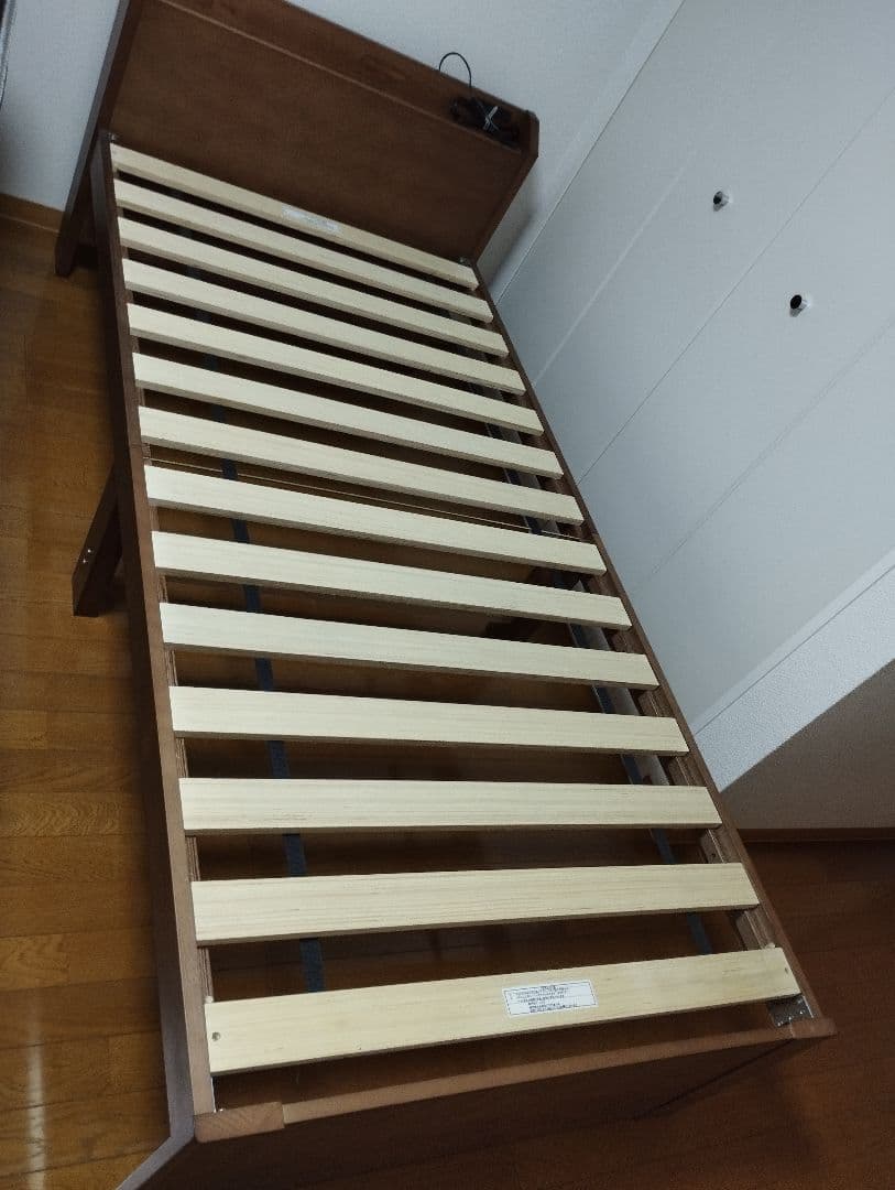 【引取(大阪)】ニトリシングルベッドフレーム　高さ二段階調整 コンセント棚付き①