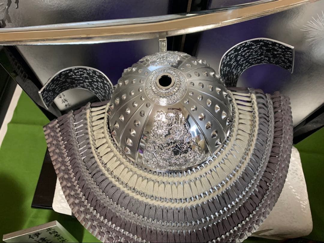 美品 正絹着用兜 伊達政宗 兜 平安水宝 作 銀箔金彩銀松 銀兜 五月人形