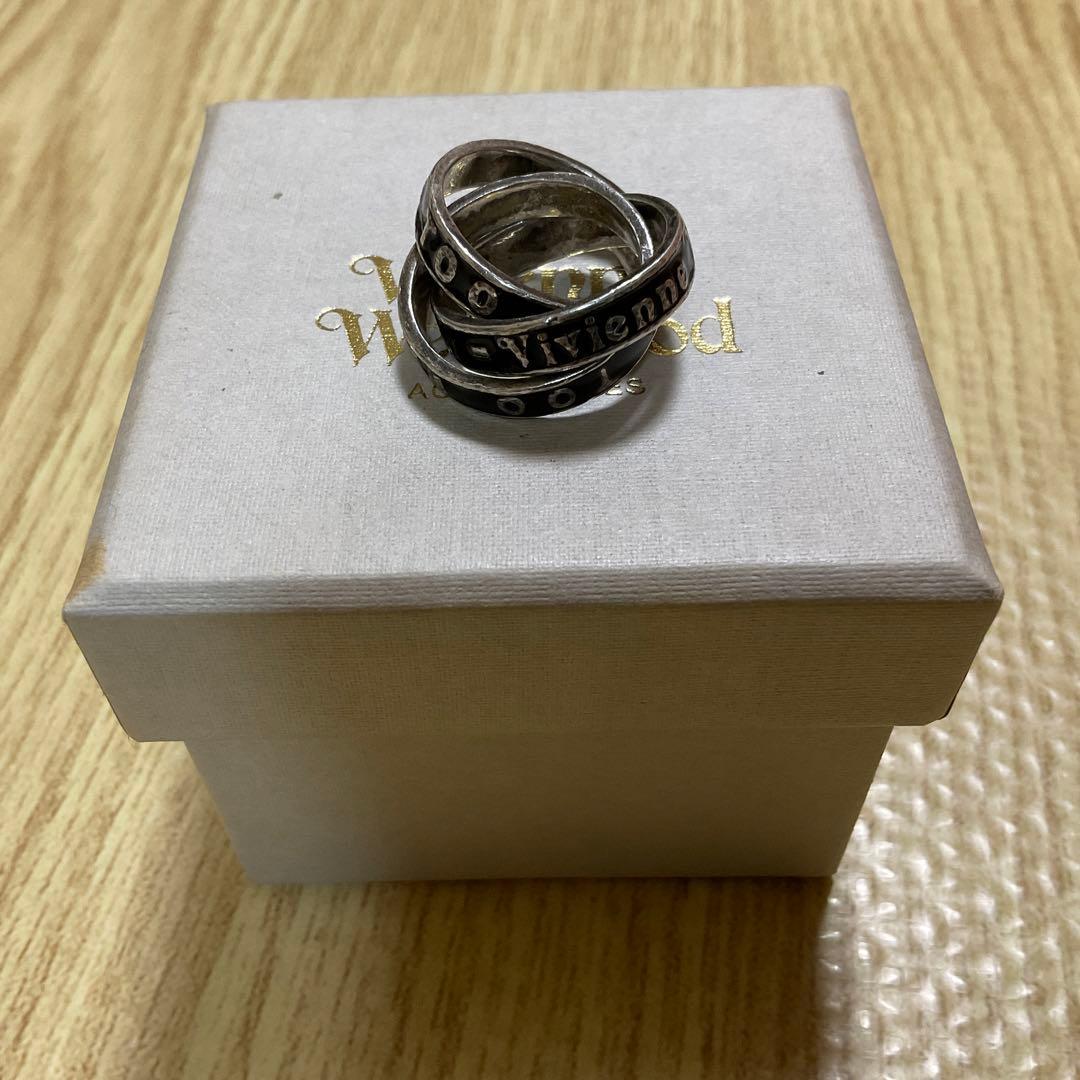 ヴィヴィアンウエストウッド 三連 リング - メルカリ