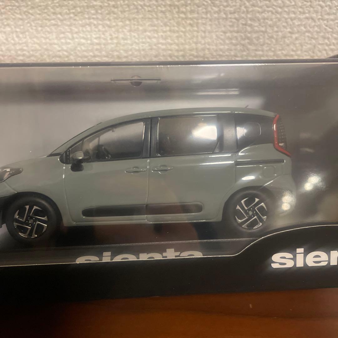 新型シエンタ ミニカー アーバンカーキ - メルカリ