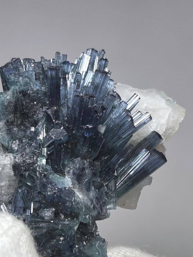 アフガニスタン　放射状　ブルーキャップ　インディゴライト　トルマリン　クラスター