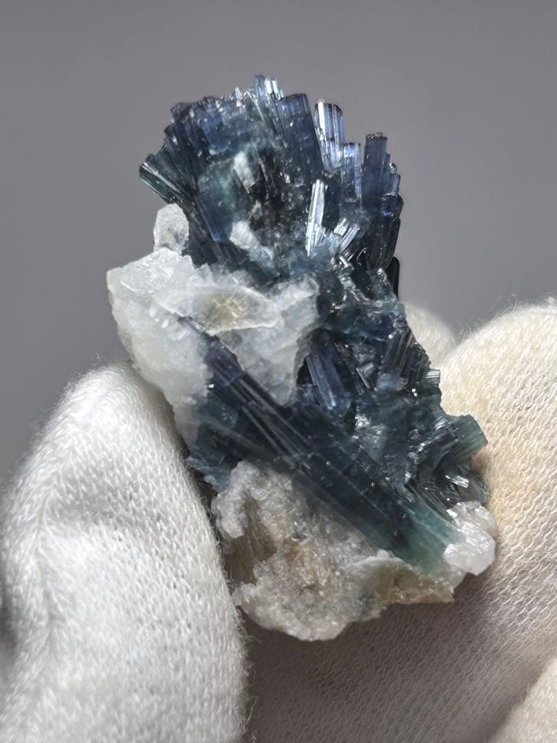 アフガニスタン　放射状　ブルーキャップ　インディゴライト　トルマリン　クラスター