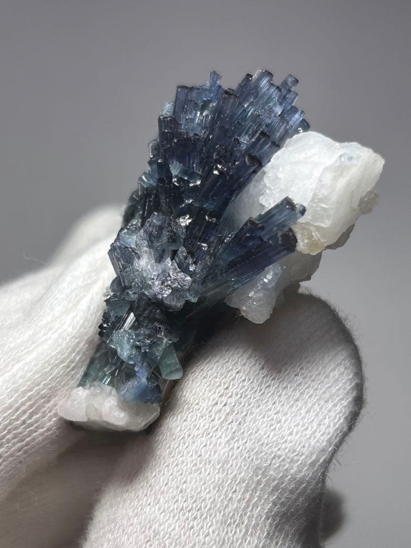 アフガニスタン　放射状　ブルーキャップ　インディゴライト　トルマリン　クラスター
