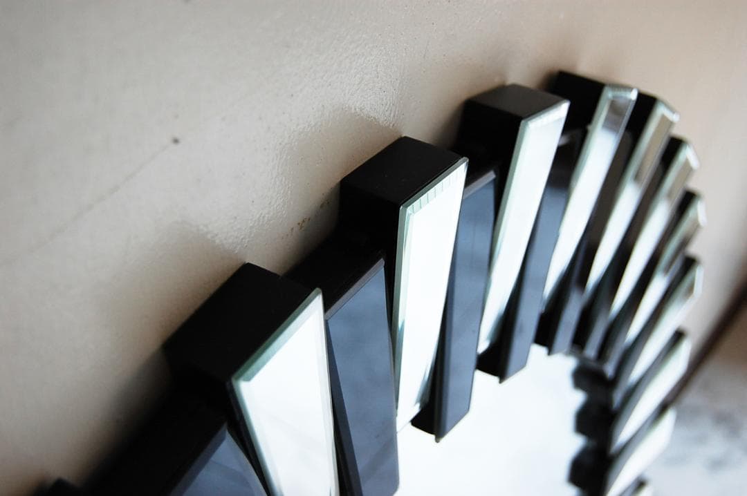 シンプル　モダン　壁掛けミラー　ブラック　サン　80ｃｍ　かっこいい　ミラー家具