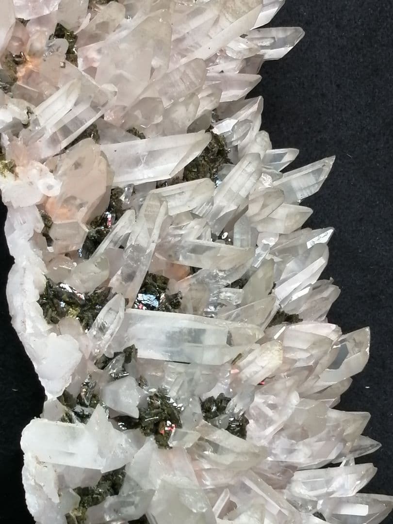 水晶 エピドート 共生クラスター（グリーントルマリン）3.9kg ーtot015