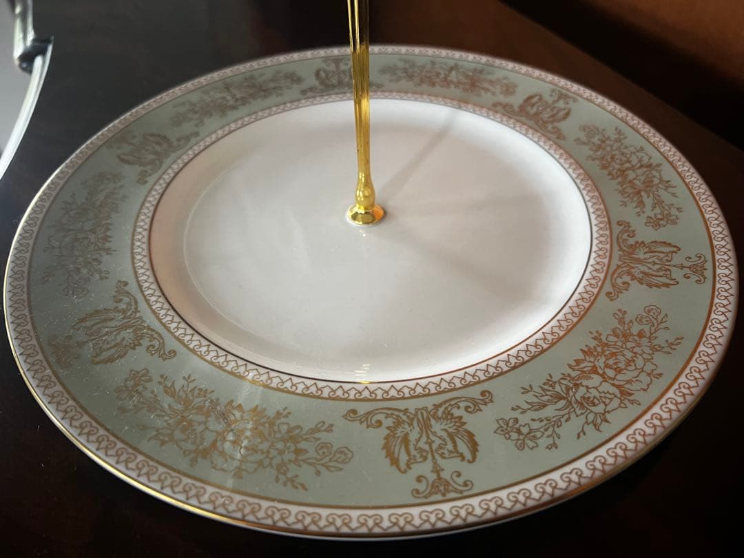 最終値下げウェッジウッド 3段式ケーキスタンド コロンビアセージ