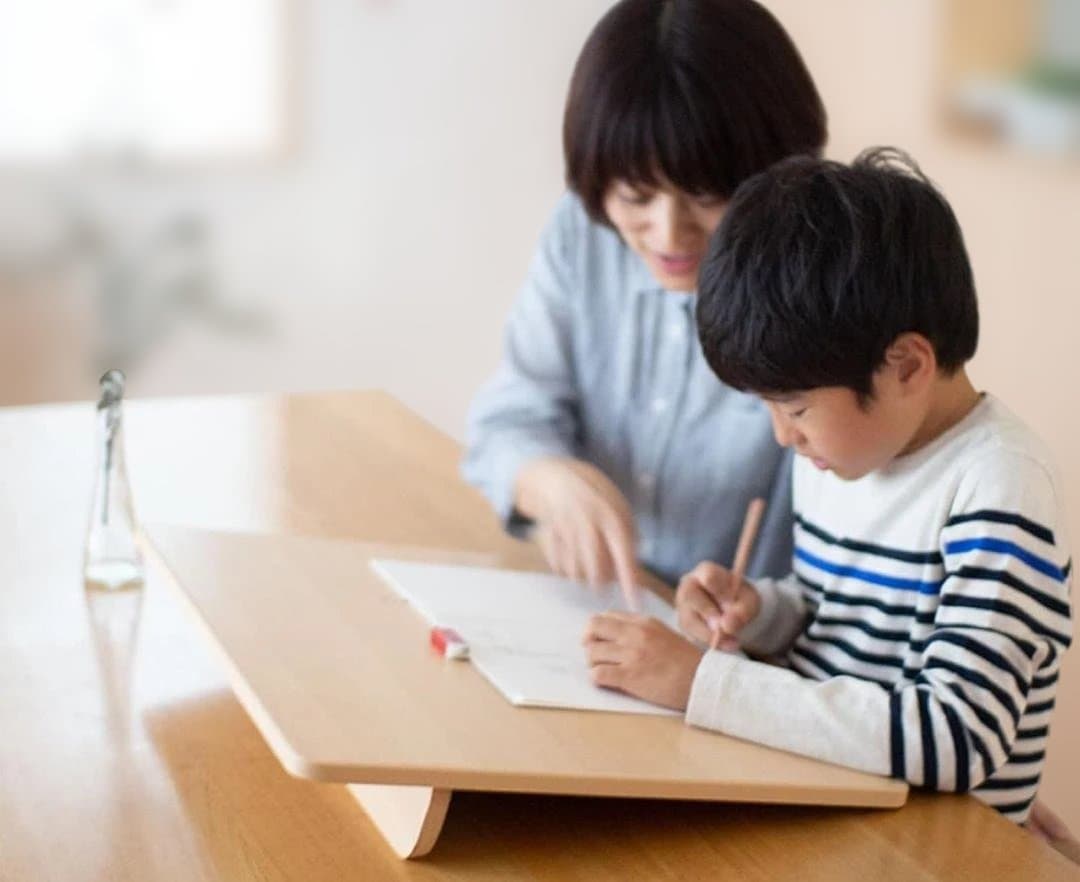 学習姿勢が楽に！10度傾斜台 目にやさしい学習台 勉強台 傾斜10° 姿勢 木製