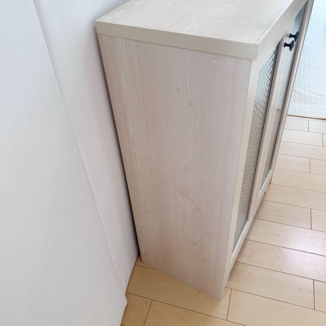 カントリーキャビネット　北欧　食器棚　チェッカーガラス　木目調　キッチン