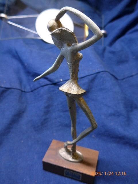 イタリア PELTROのピュター製バレリーナ像です。 木製ベース