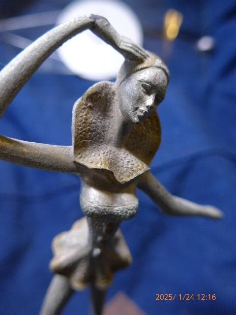 イタリア PELTROのピュター製バレリーナ像です。 木製ベース