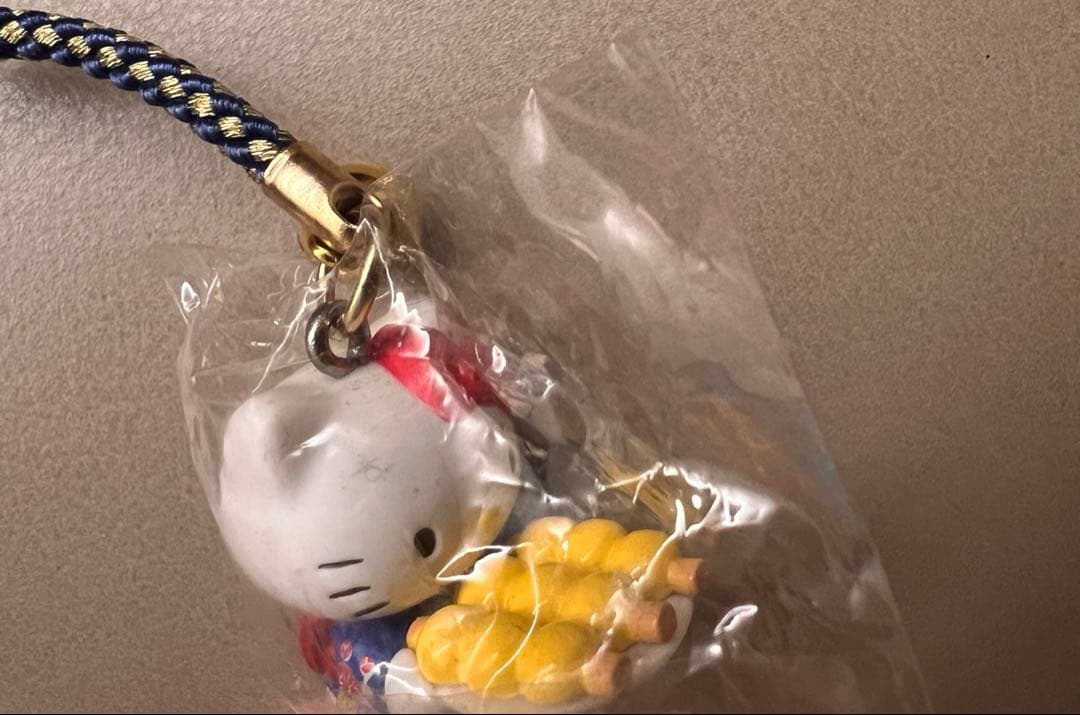 激レア【ご当地キティ】岡山限定 きびだんご 根付け ストラップ - メルカリ