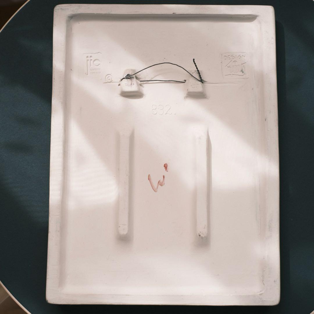 ジイガントフタ【Jie Gantofta】生活の風景 部屋と猫　白い陶板