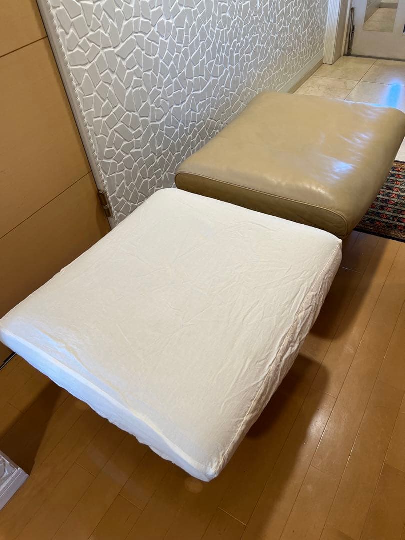 Rolf Benz ベージュ レザー オットマン ペアー(2脚での販売) - メルカリ