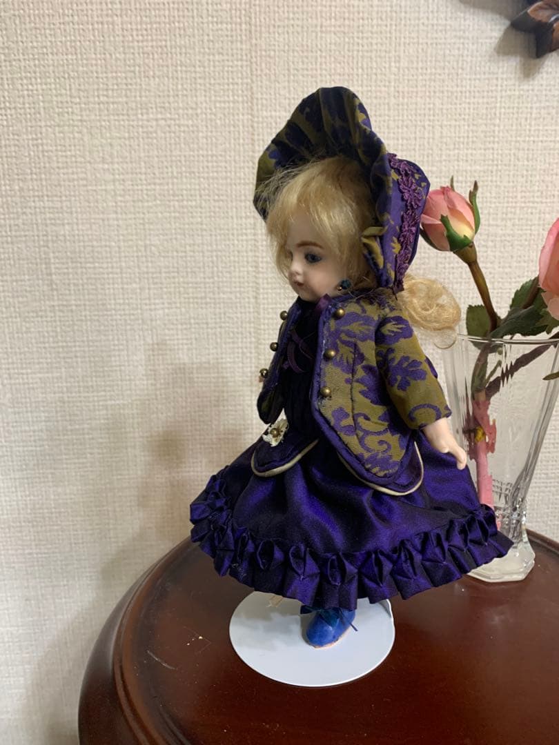 紫色のプチドール　“ブリュ” レプリカドール