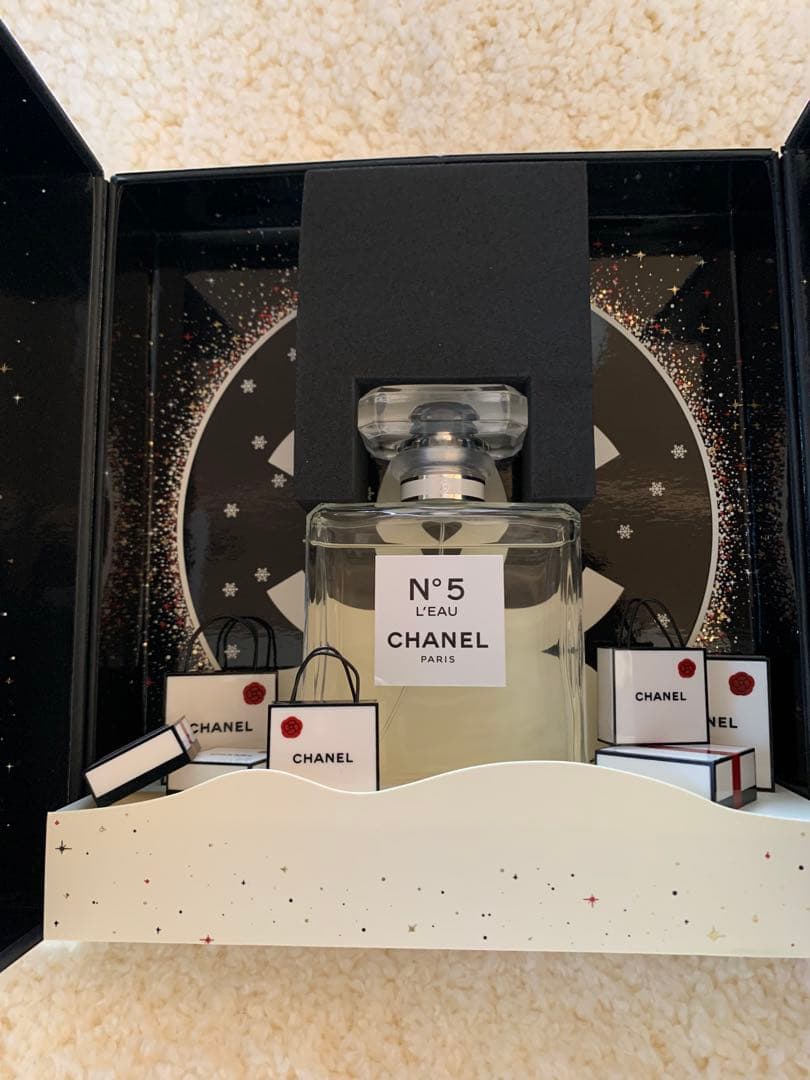 貴重✨新品未使用✨限定CHANELクリスマスコフレ✨No.5ロー香水100ml