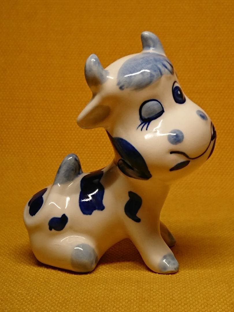 うし　牛　陶器　オブジェ　置物　インテリア　工芸品　美術品　A1343