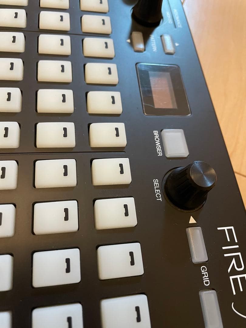 AKAI FIRE 2 MIDIコントローラー