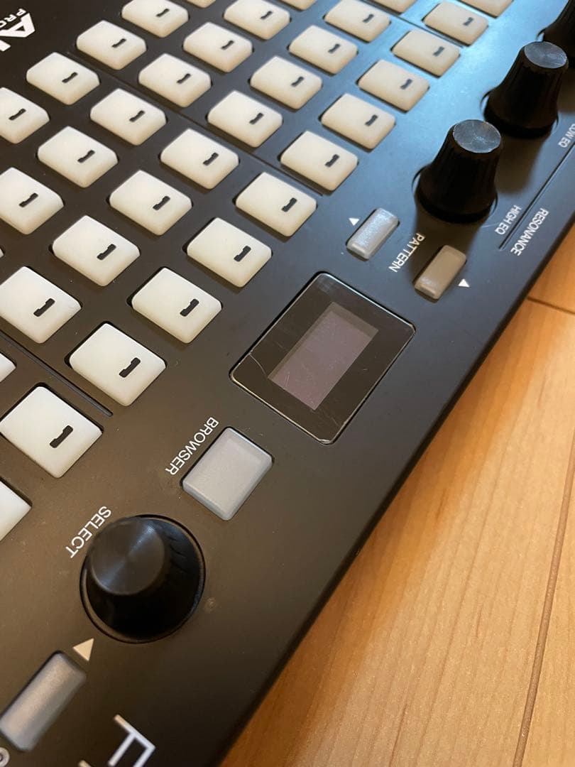 AKAI FIRE 2 MIDIコントローラー