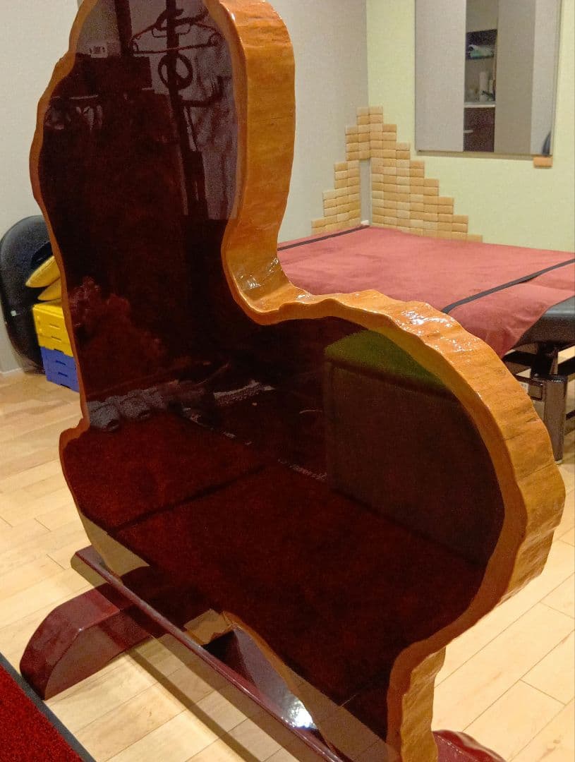 木製衝立（かりん） 赤色 不規則な形状