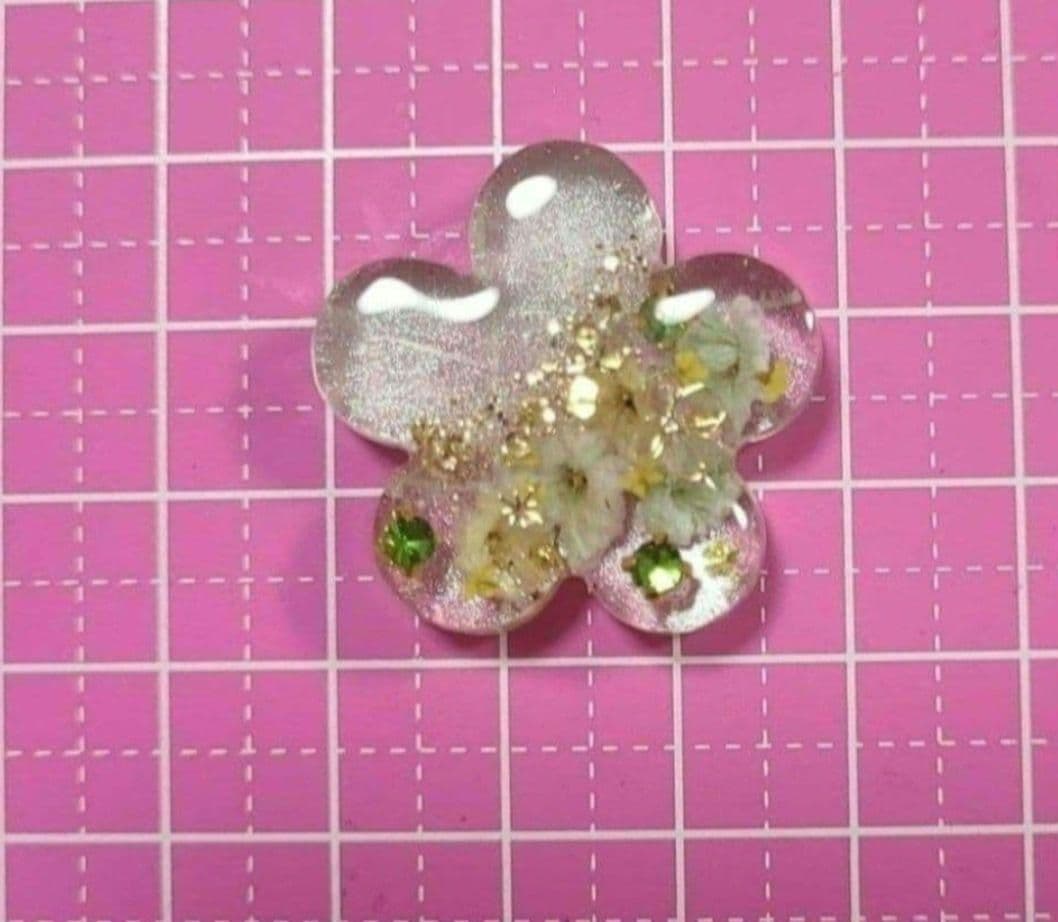 ◎1057 レジンヘアゴム ポニーフック ブローチ マグネット - メルカリ