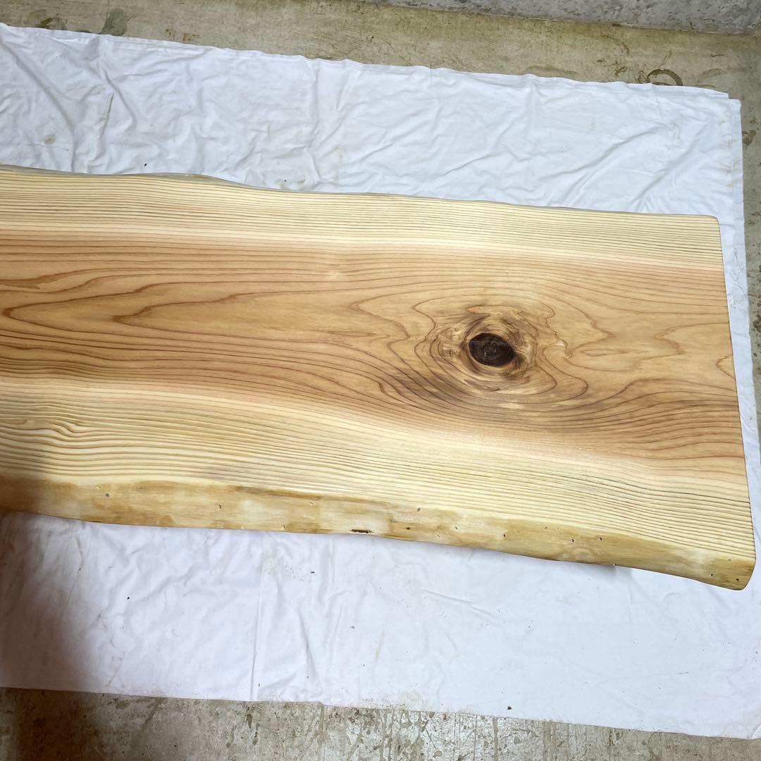 杉　一枚板　節穴有り
