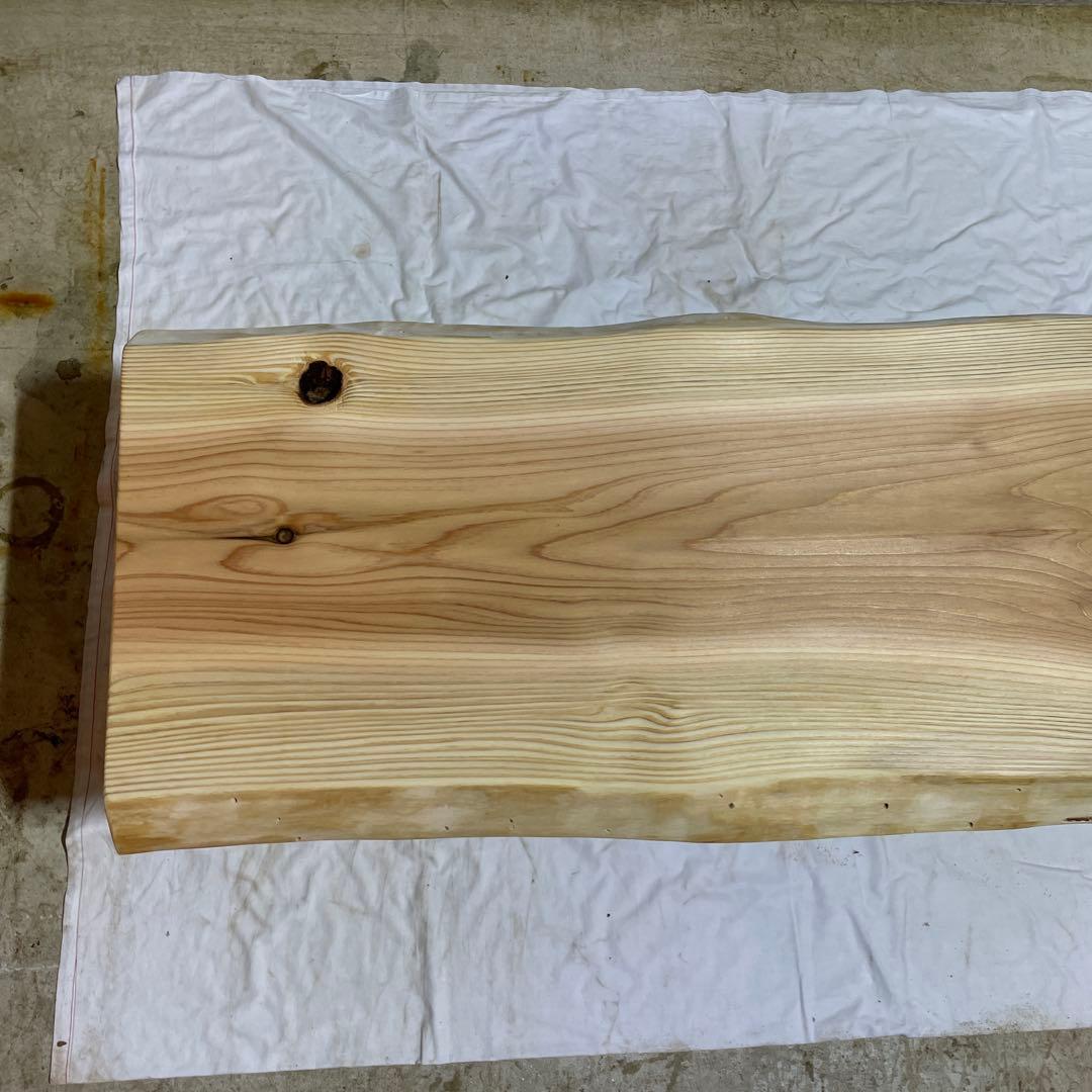 杉　一枚板　節穴有り