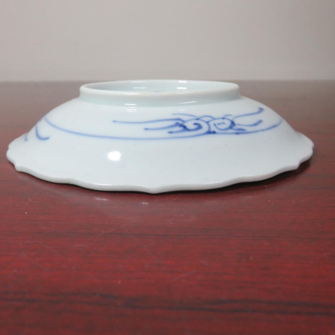 中皿 2枚 染付 白磁 古染付 獅子 花弁縁 銘 窯傷 - メルカリ